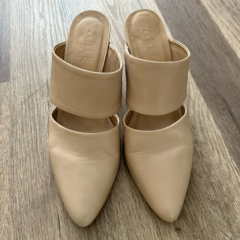 Able Cream Mules Sleek Pointed Toe Design